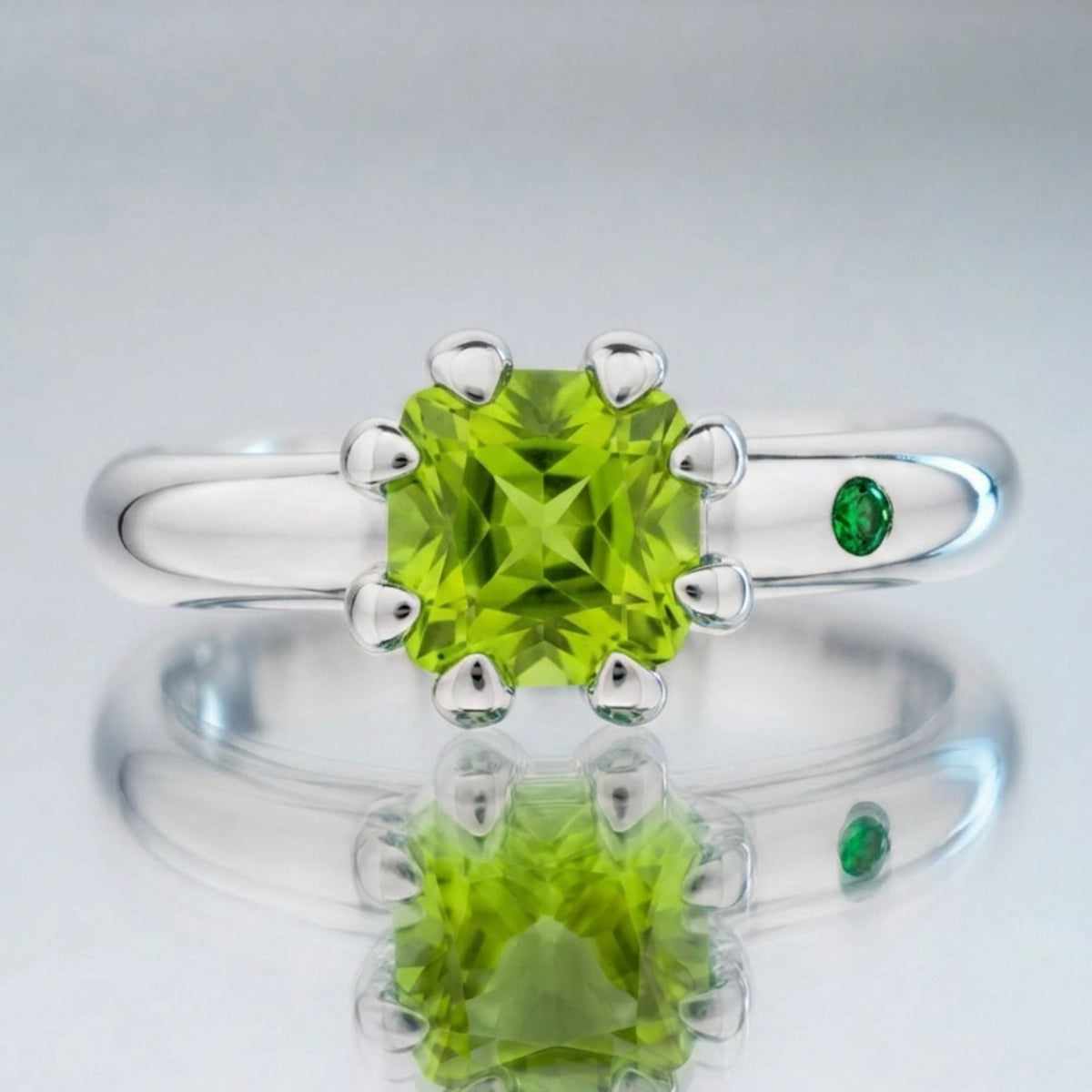 PERIDOT RING