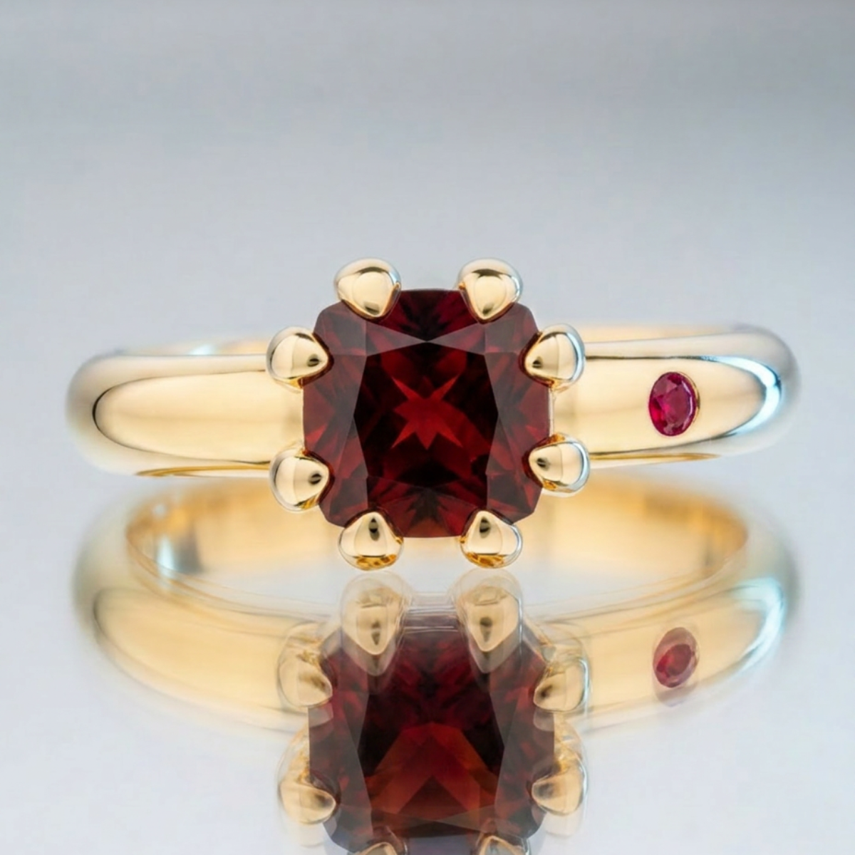 GARNET RING