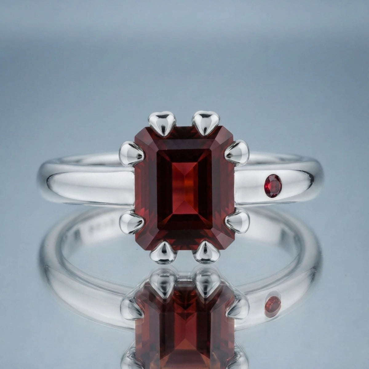 GARNET RING