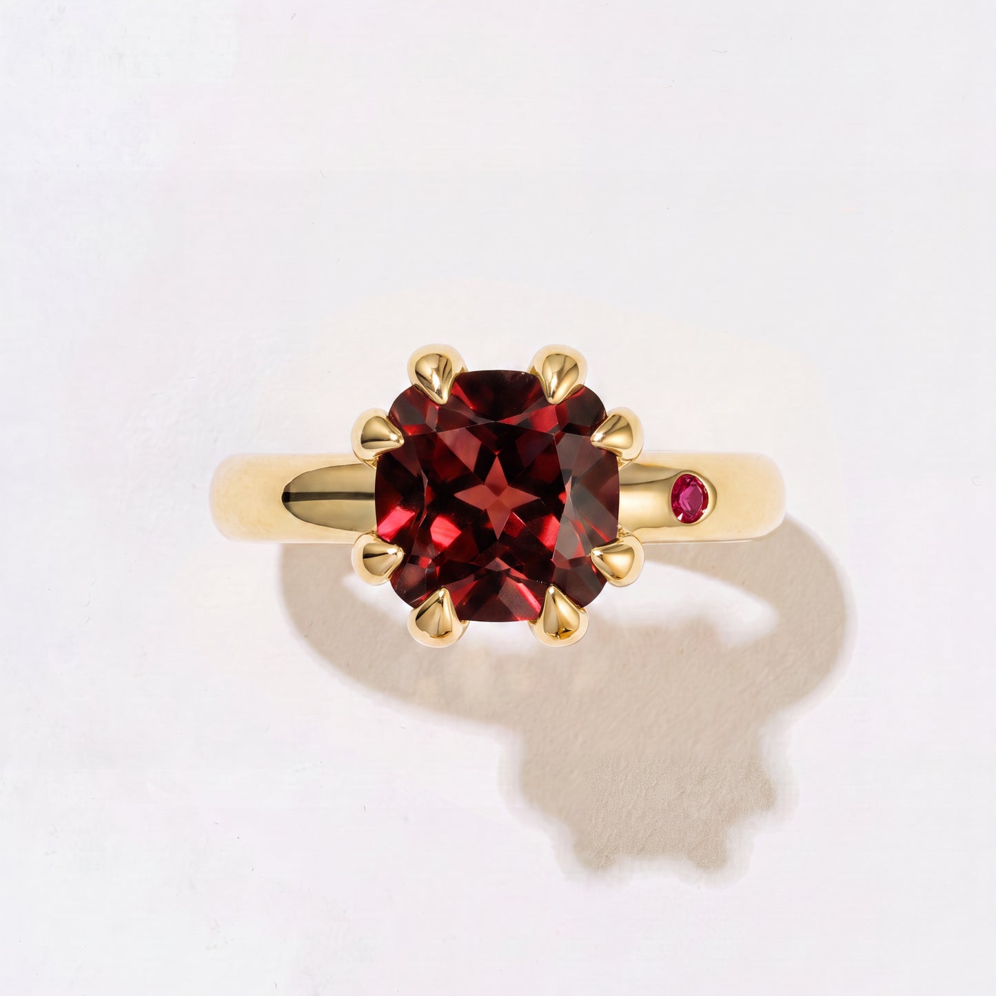 GARNET GOLD RING
