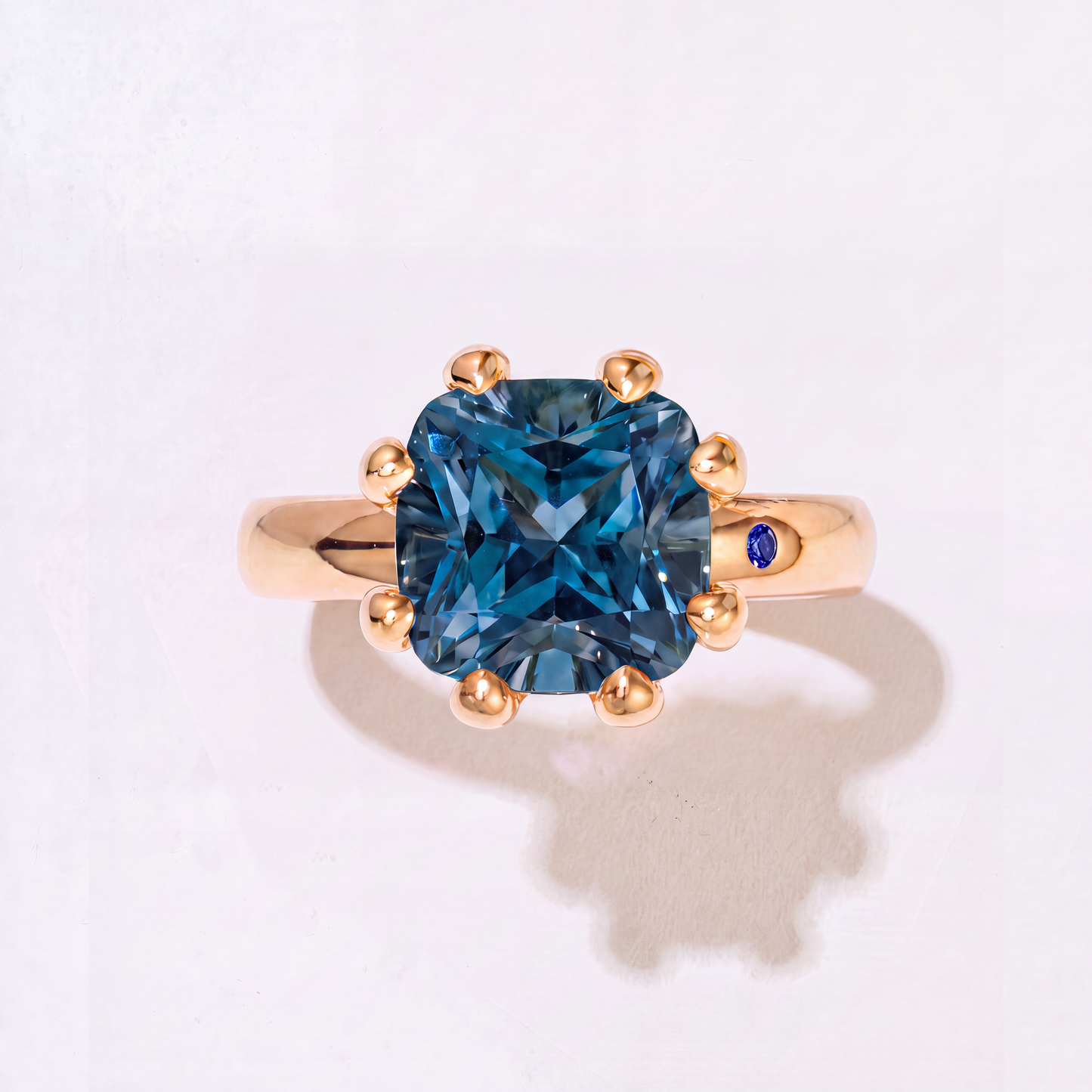 GARNET GOLD RING