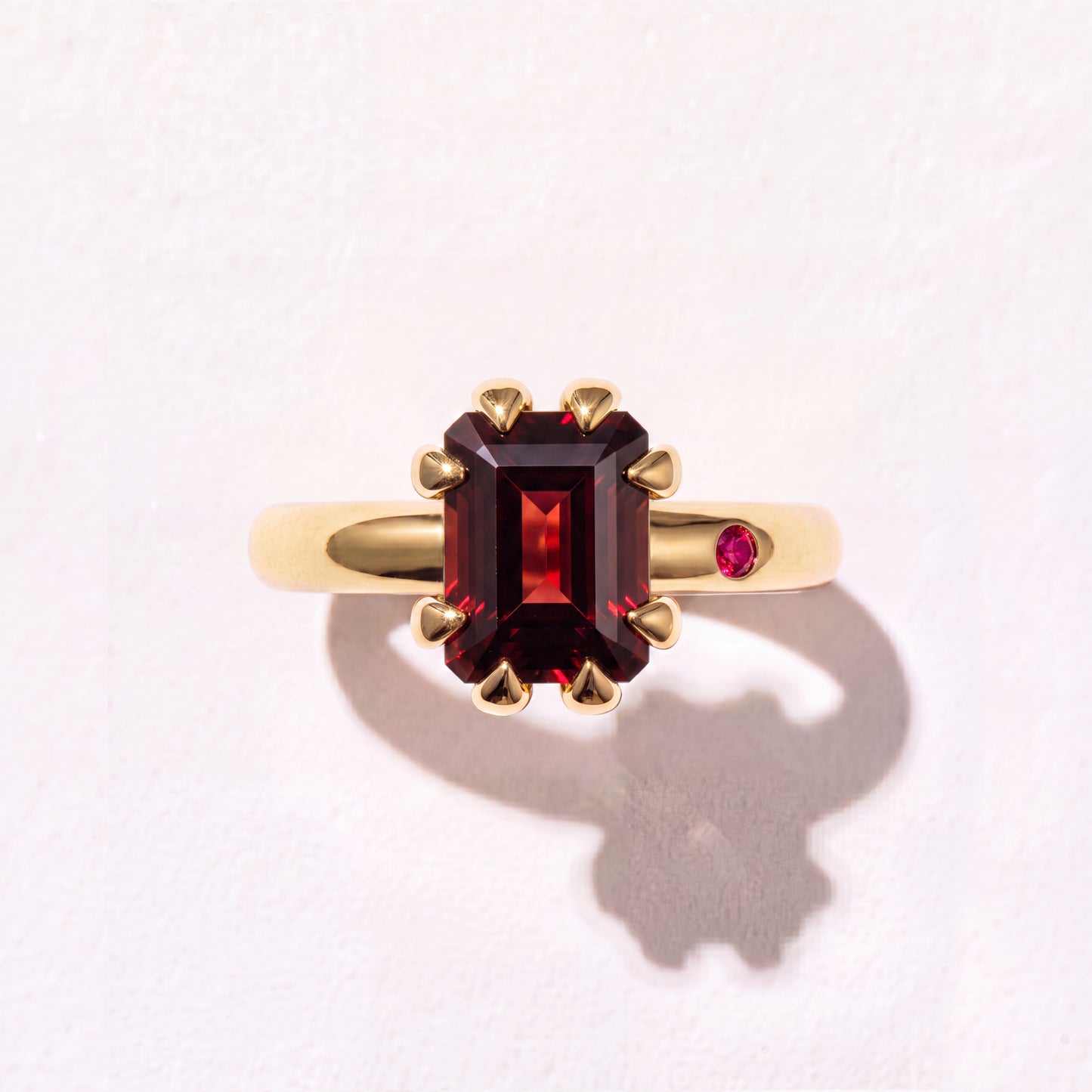 GARNET GOLD RING