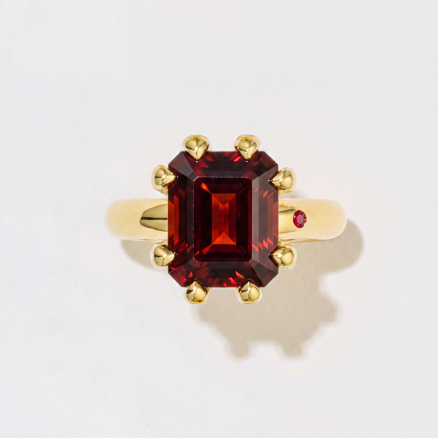 GARNET GOLD RING