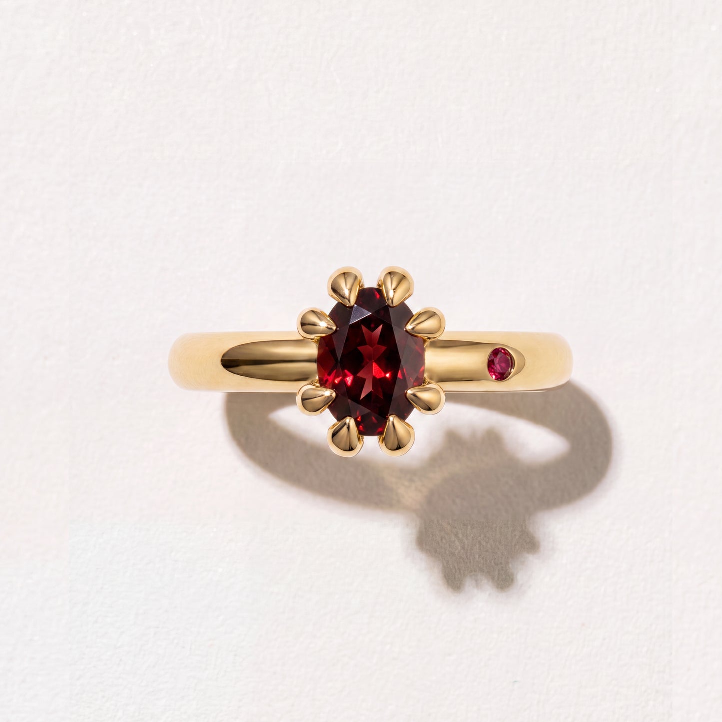 GARNET GOLD RING