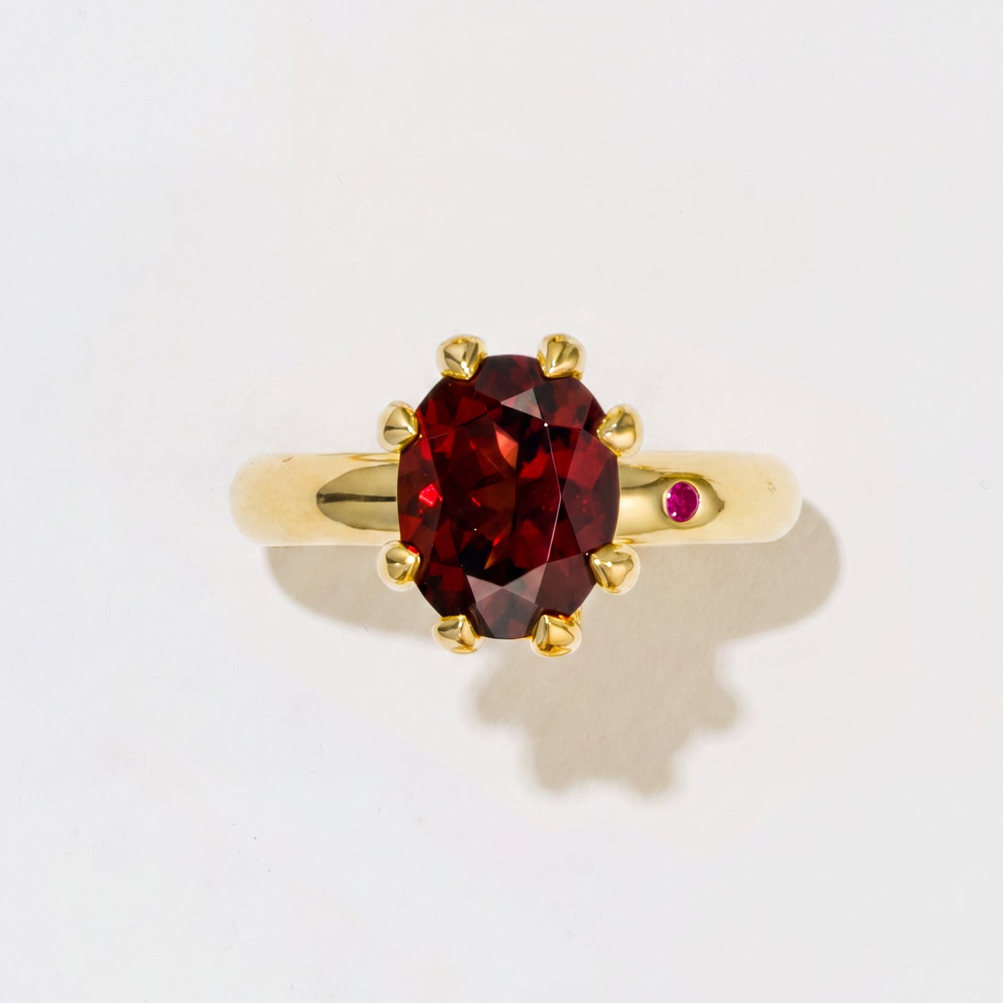 GARNET GOLD RING