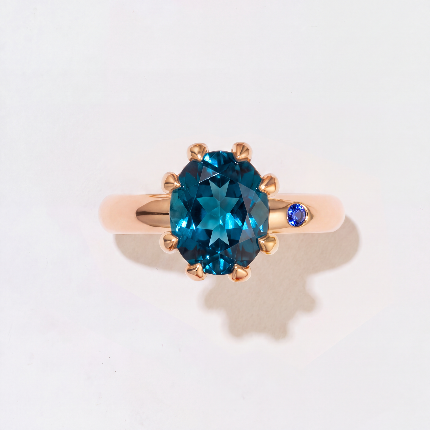 GARNET GOLD RING