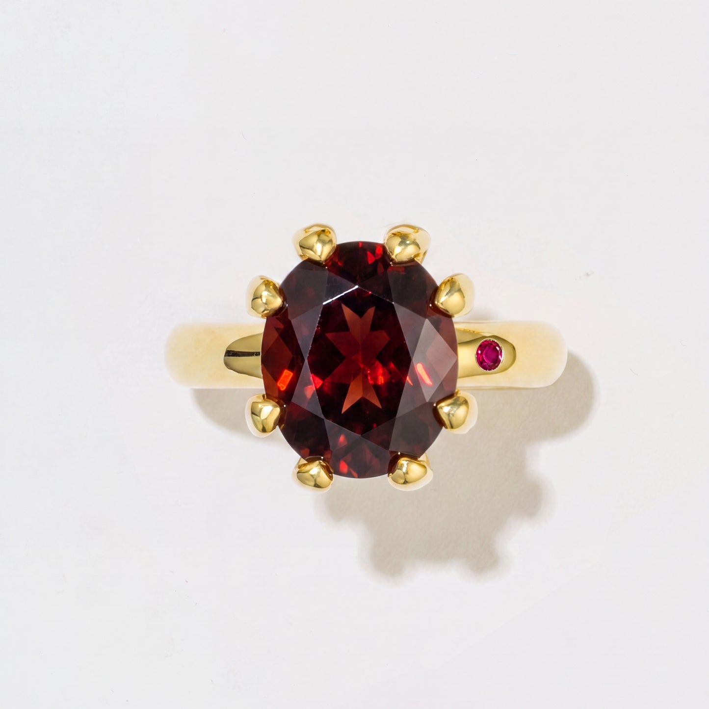 GARNET GOLD RING